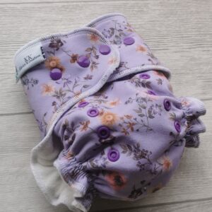 Platnena pelena purple flowers