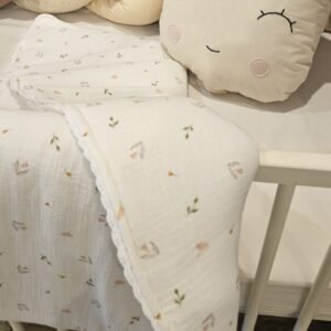 Muslin dekica za bebe, punjena, sa čipkanim rubom